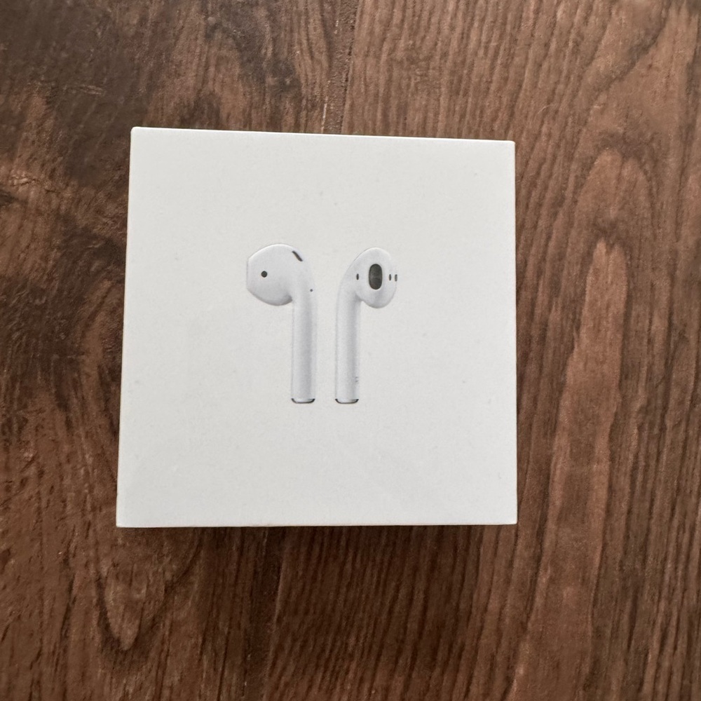 Apple AirPods 2nd generation  with White Charging Case new in box